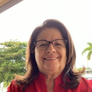 Meet your Posher, Adela